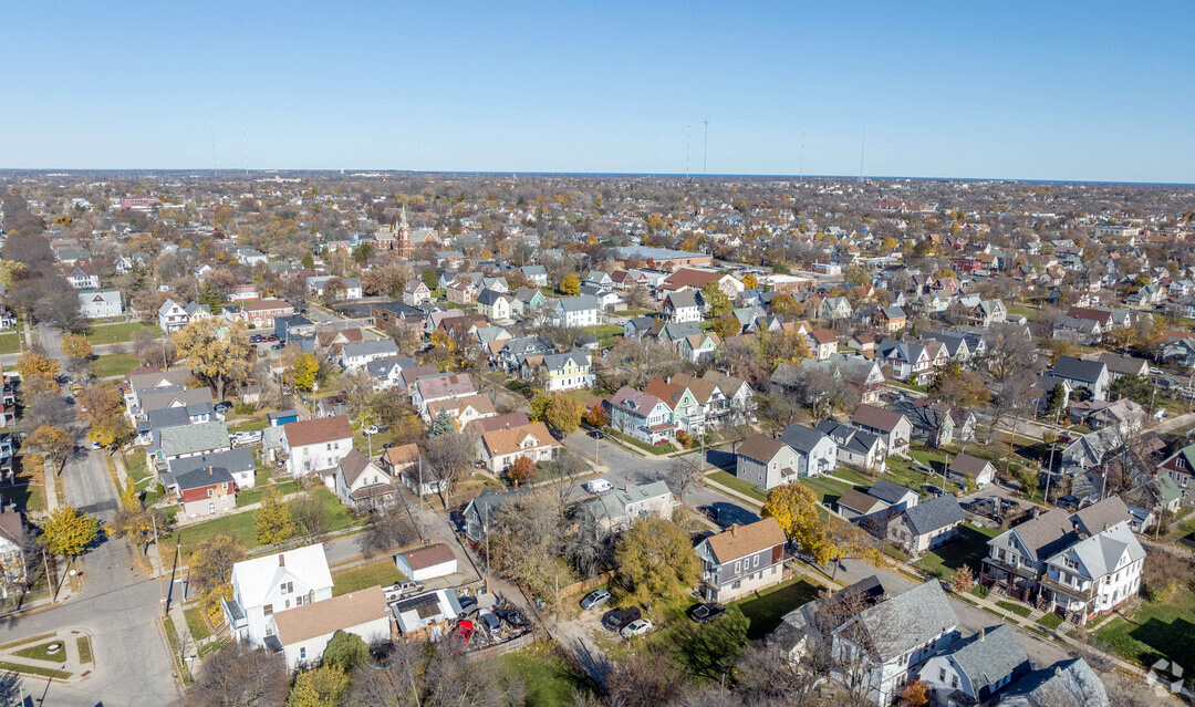 Neighborhood skyline