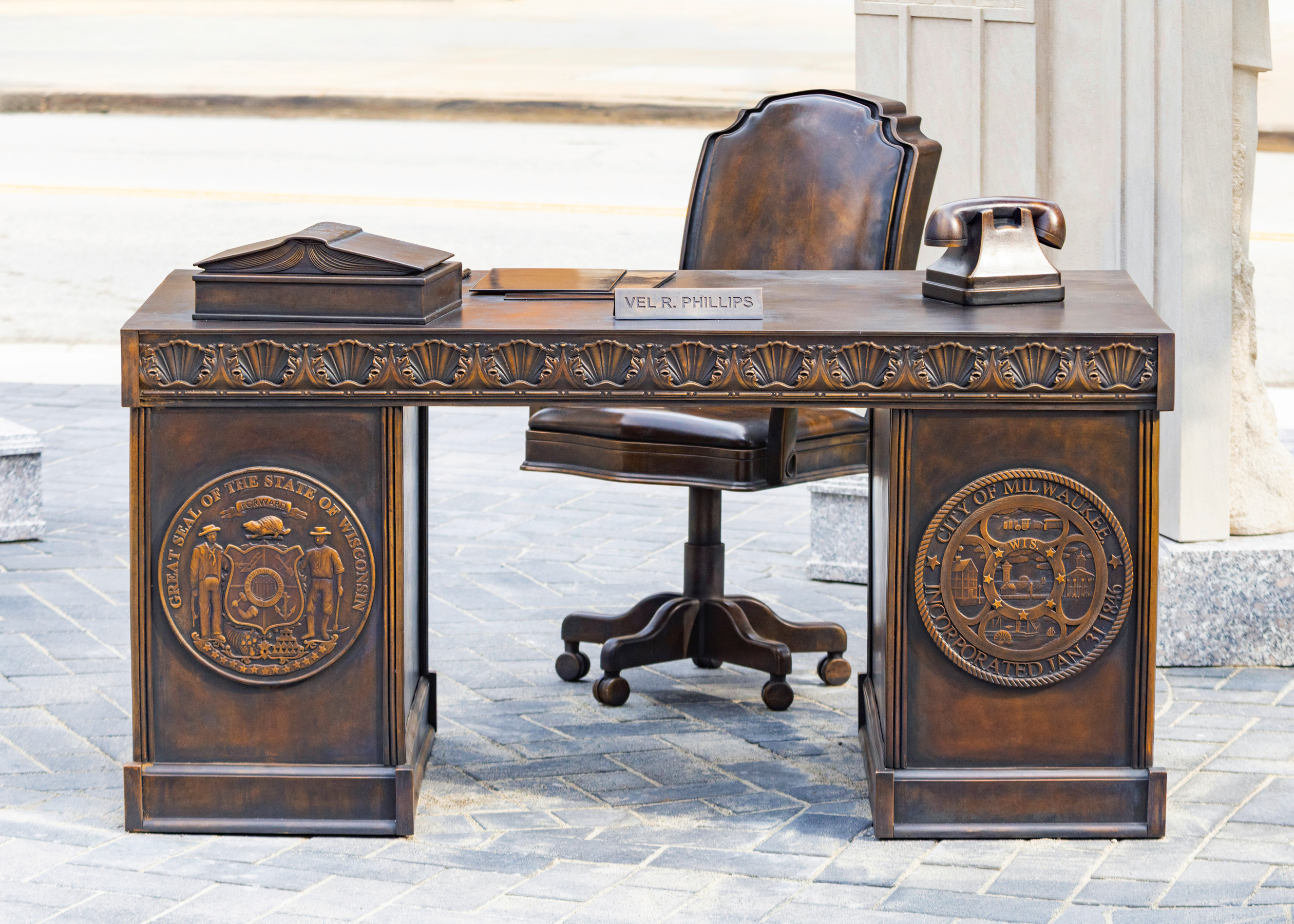 Photo of Phillips' Resolute Desk